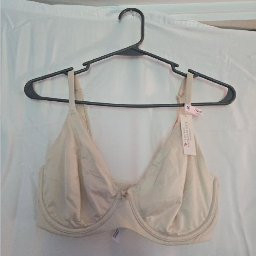 Victoria secret 34DD bra.